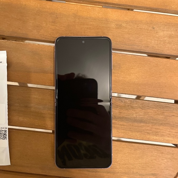 Samsung galaxy Z flip 128gb unlocked lavender